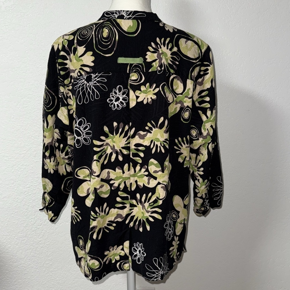 ERIN LONDON Black and Green Patterned Blouse